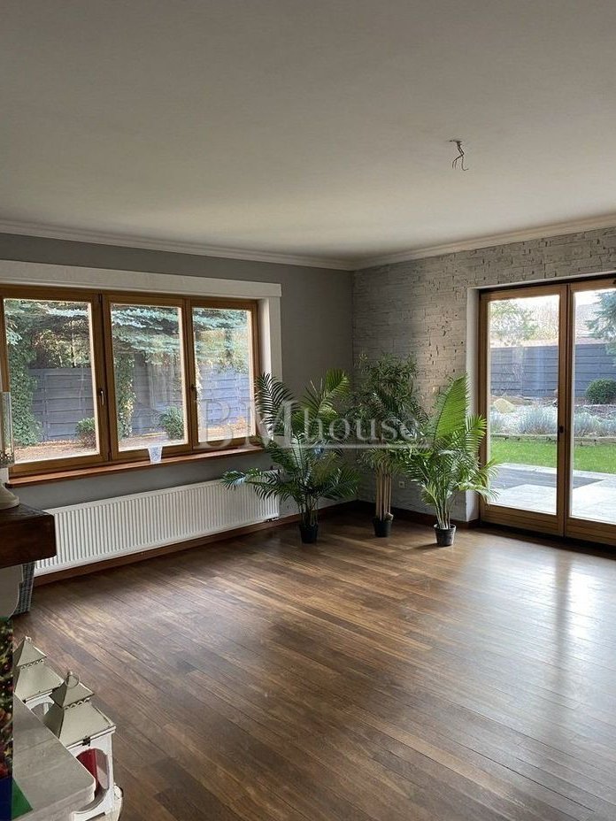 Dom wolnostojący 450m2, działka 1000n2