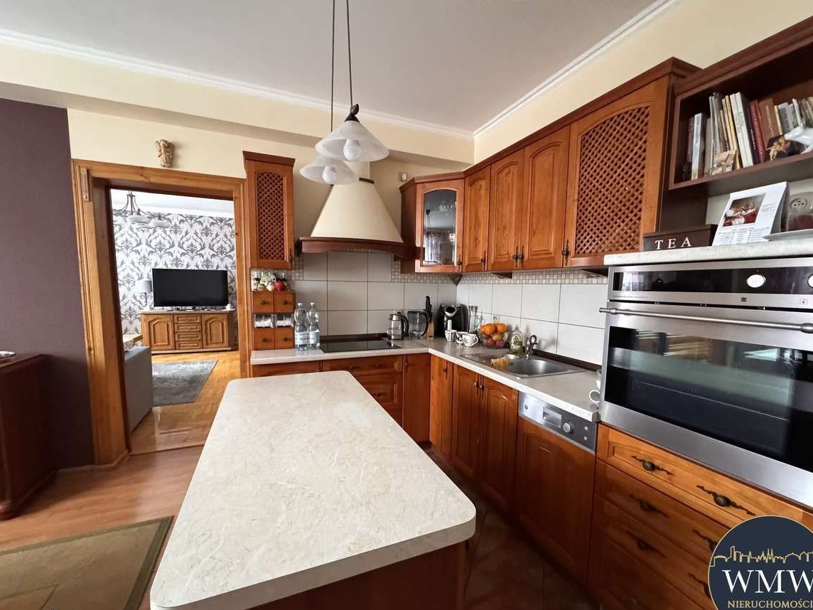 Dom z potencjałem adaptacyjnym |3 kondygnacje + wysoki strych|Czernica