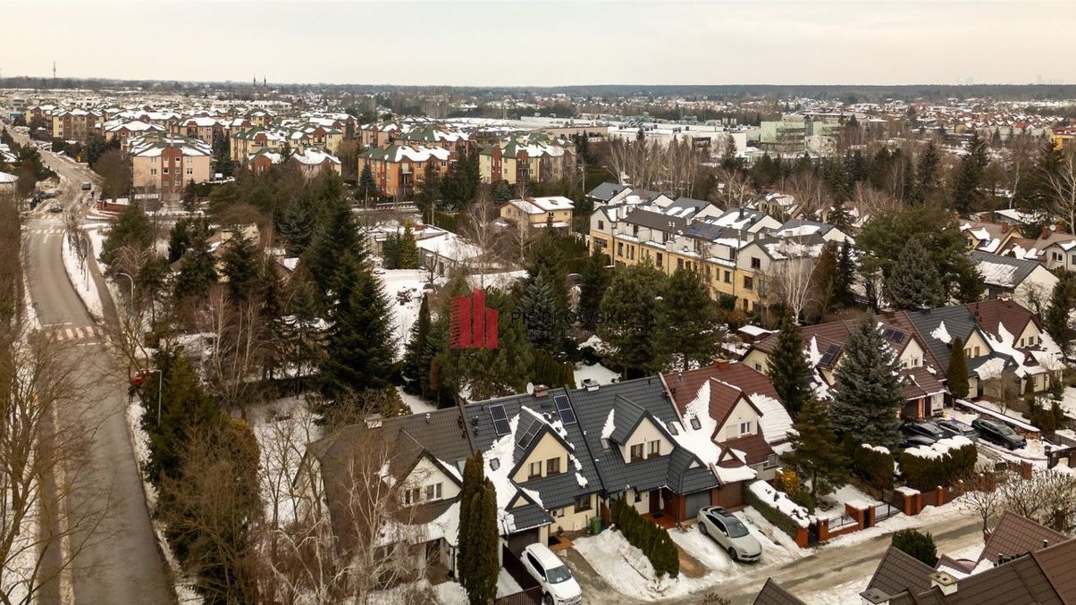 Narożny dom z ogrodem nan działce 545 metrów
