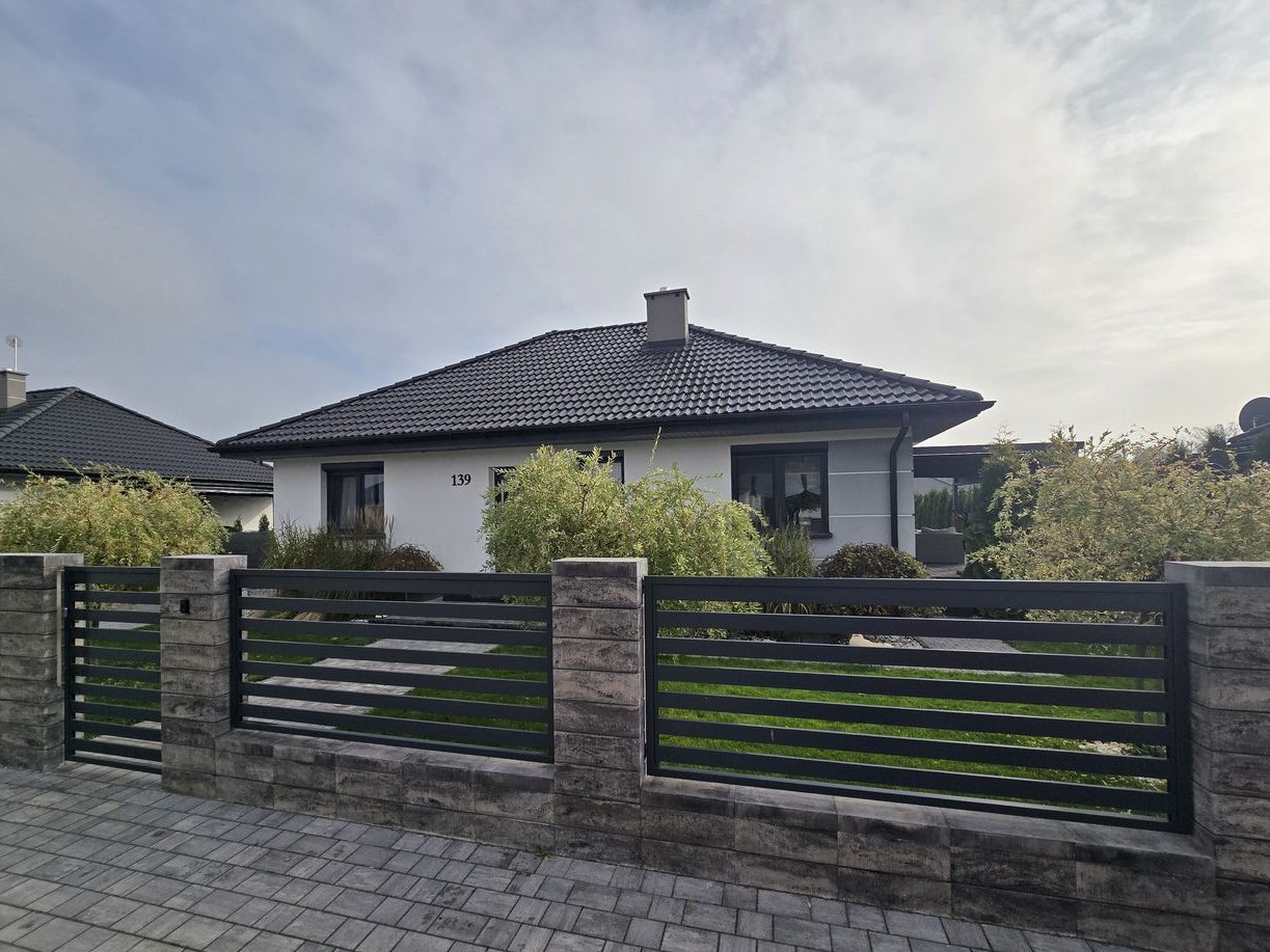 Dom wolnostojacy z ogrodem