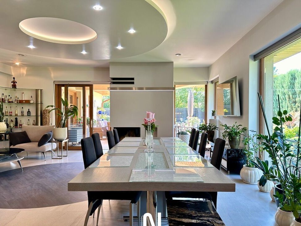 Ekskluzywna parterowa willa z basenem!