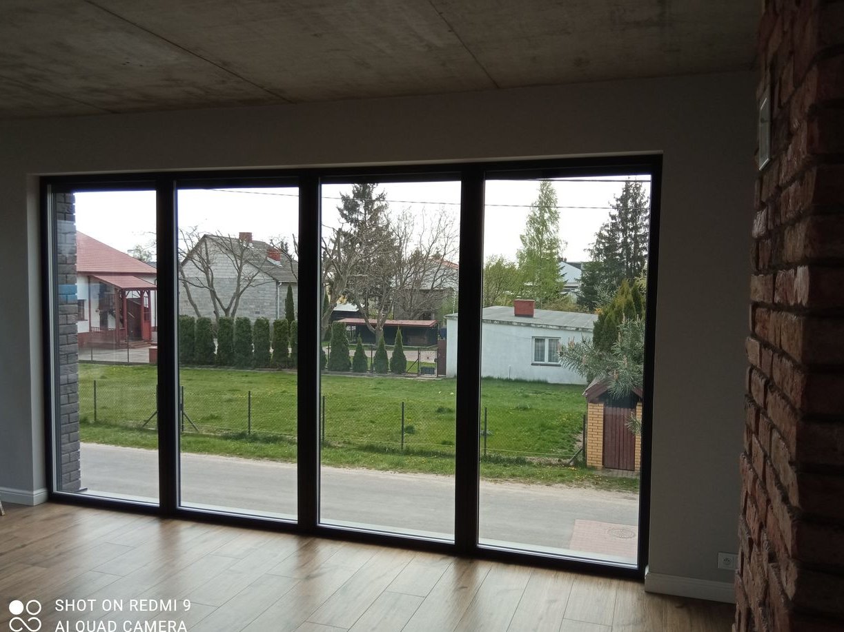 Nowoczesny dom do zamieszkania, na biuro lub usługi w centrum Babic!