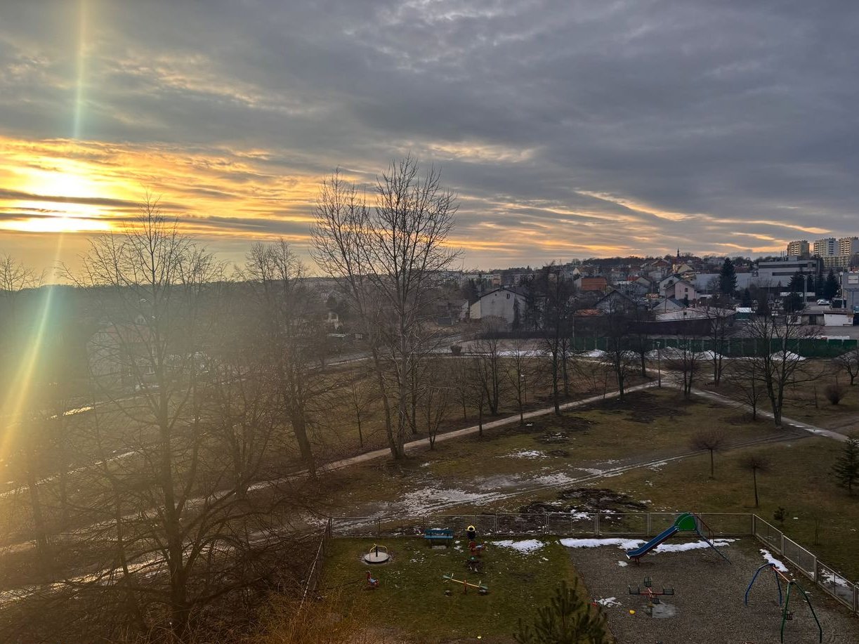 [REZERWACJA] 3 pokoje 60,5m² | Winda | Środkowe | Puste, do remontu |