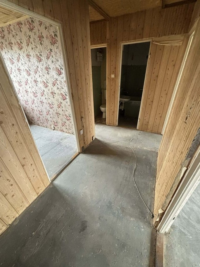 [REZERWACJA] 3 pokoje 60,5m² | Winda | Środkowe | Puste, do remontu |