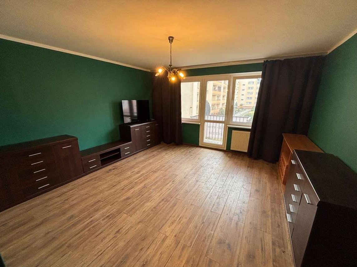 2-pok. 49,72 m² 1 piętro z balkonem – do remontu, ciepłe