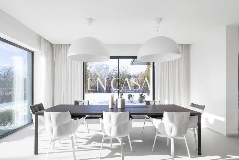 Dom parterowy na działce 4446 m2 | 383 m2