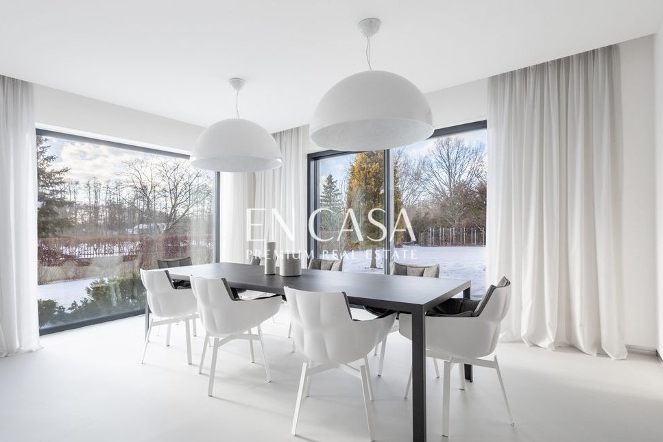 Dom parterowy na działce 4446 m2 | 383 m2