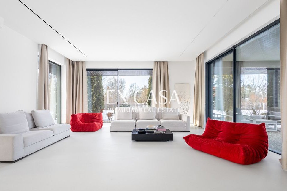 Dom parterowy na działce 4446 m2 | 383 m2