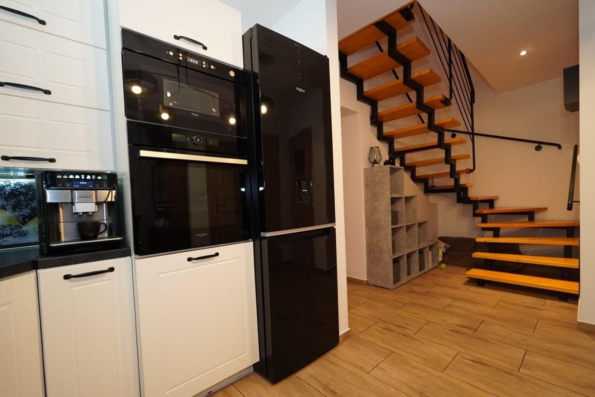 Dom wolnostojący w otoczeniu lasu i jezior w Rybakowie