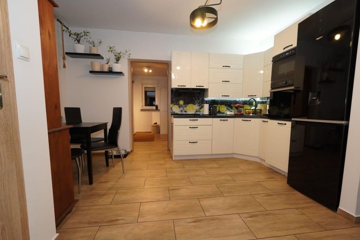 Dom wolnostojący w otoczeniu lasu i jezior w Rybakowie