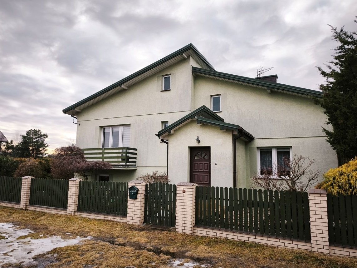 Na sprzedaż dom z dużym garażem i budynkiem do prowadzenia działalnośc