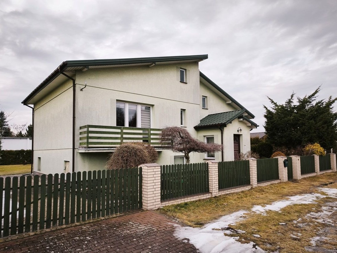 Na sprzedaż dom z dużym garażem i budynkiem do prowadzenia działalnośc