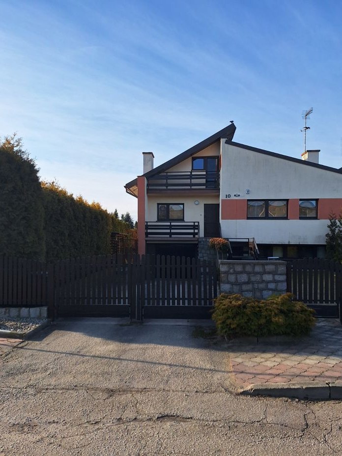 Przestronny dom w szeregu z garażem