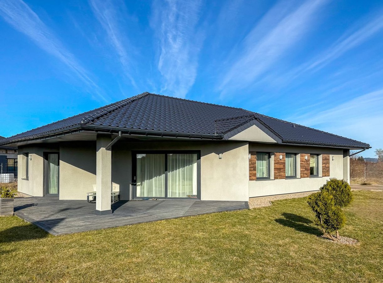 Dom parterowy z 2020 r. o pow.150 m² na działce o pow.1603 m²!