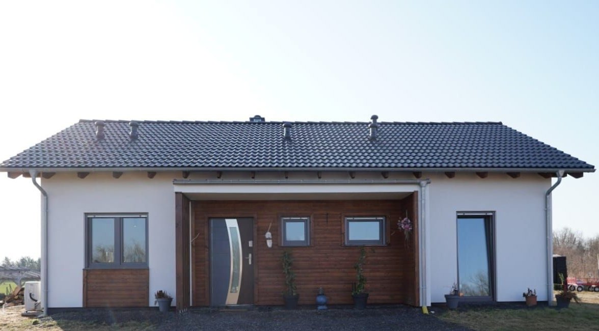 Dom wolnostojący na dużej działce