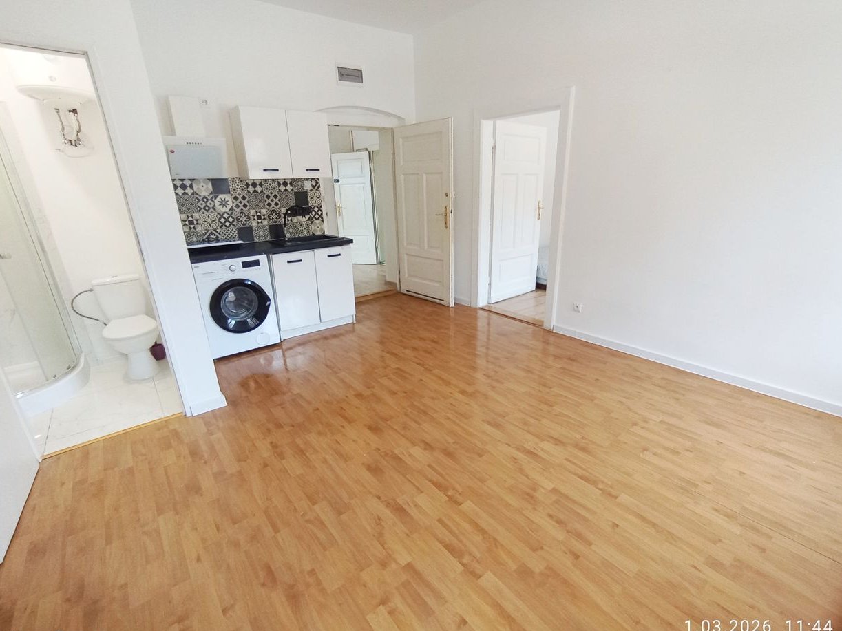 Całe piętro w kamienicy- mieszkanie, ogród, garaż