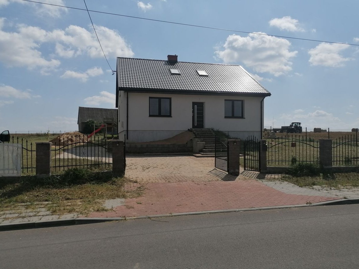 Blisko B-stoku 130/2400 rekuperacja, fotowoltaika, pompa, kominek