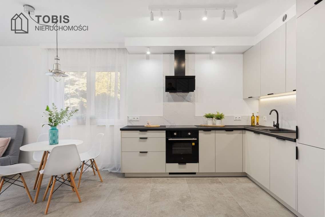 4 sypialnie , przestronny salon , 800 m do szkoły