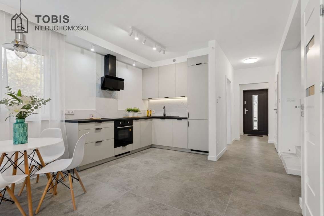 4 sypialnie , przestronny salon , 800 m do szkoły