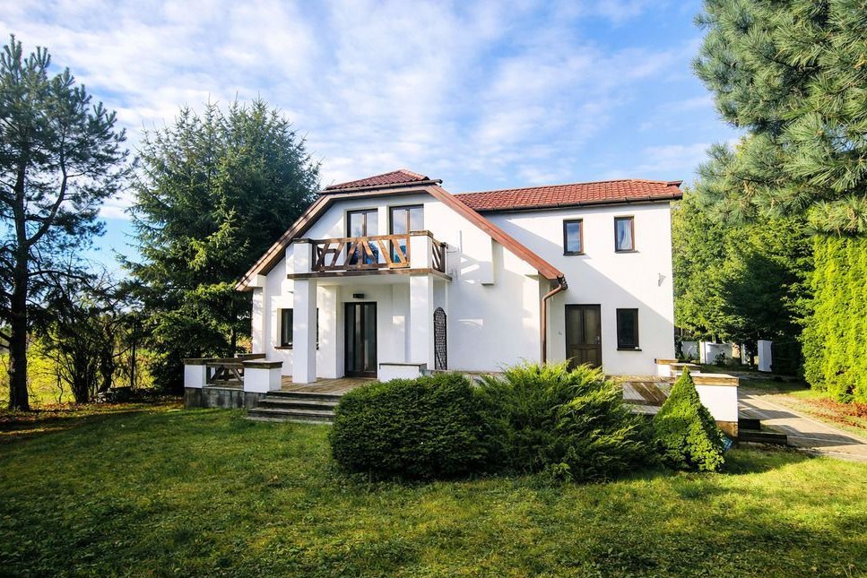 Dom z bala w Natalinie – 1500 m² działki, garaż