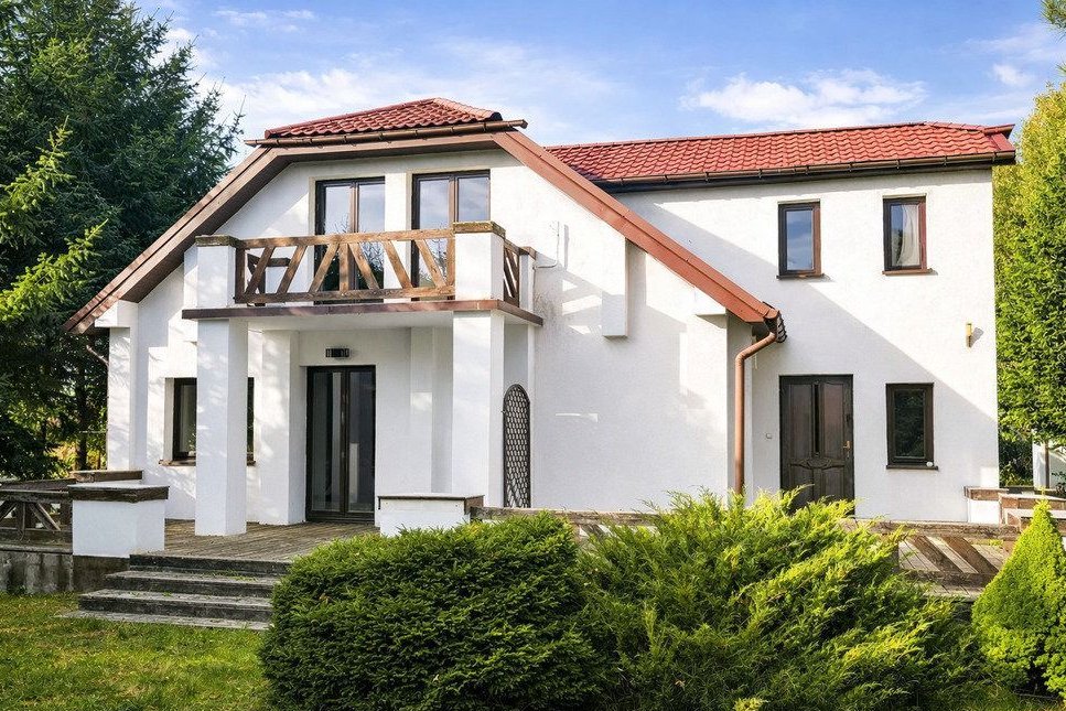 Dom z bala w Natalinie – 1500 m² działki, garaż