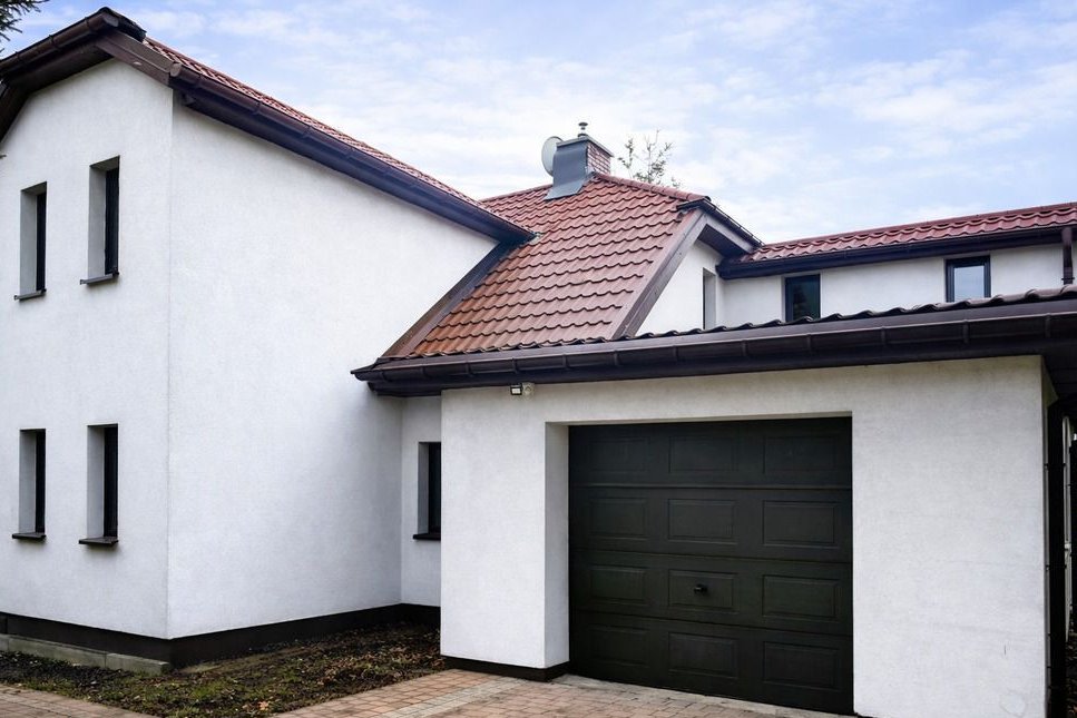 Dom z bala w Natalinie – 1500 m² działki, garaż