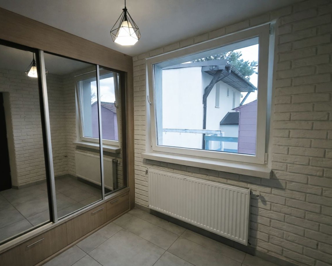 Dom jednorodzinny blisko centrum z budynkiem gospodarczym