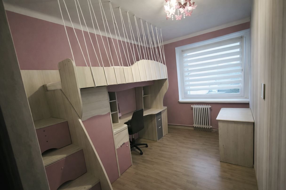 Dom jednorodzinny blisko centrum z budynkiem gospodarczym