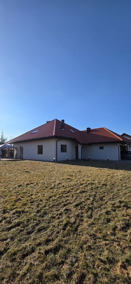 Nowoczesny dom z garażem dwustanowiskowym - Spokojna okolica