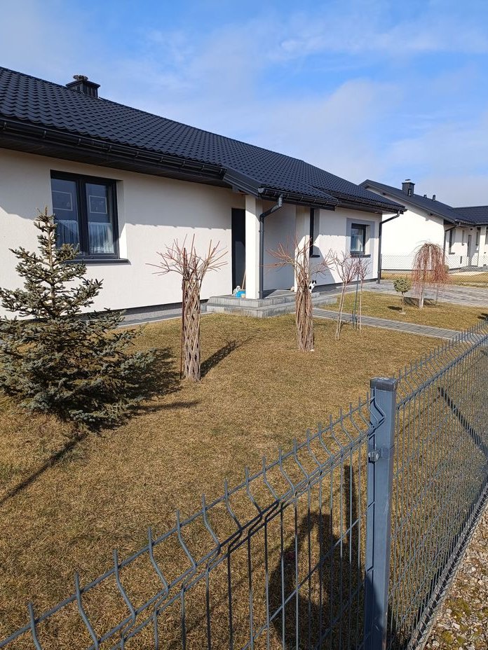 dom parterowy 4pokoje 2km.od Piotrkowa po lasem bardzo ekonomiczny