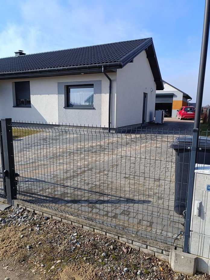 dom parterowy 4pokoje 2km.od Piotrkowa po lasem bardzo ekonomiczny