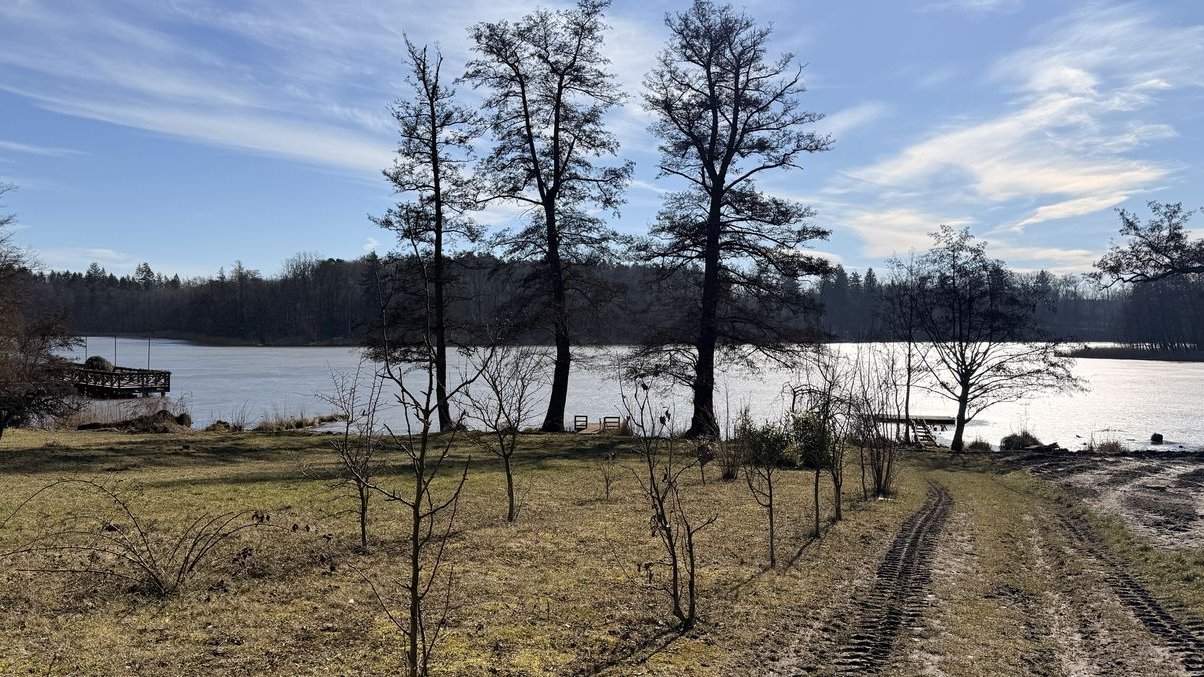 Na sprzedaż – połowa bliźniaka z dostępem do jeziora