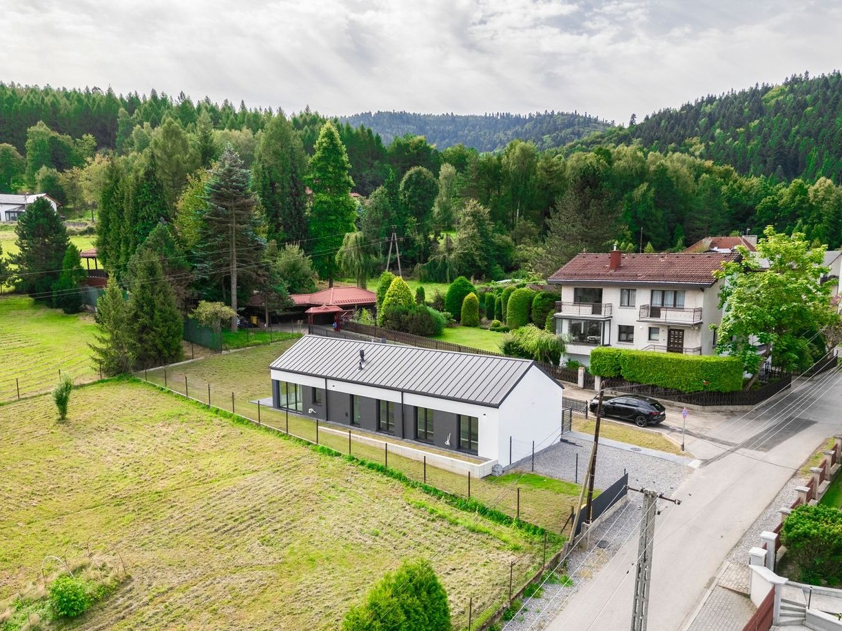 Nowoczesny dom parterowy z unikatowym widokiem na góry