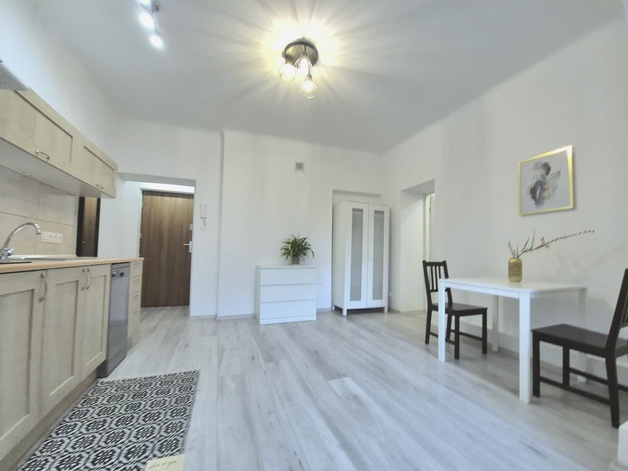 GROCHÓW / KAWALERKA / NOWE/ WYSOKIE / CZYNSZ-100 zł