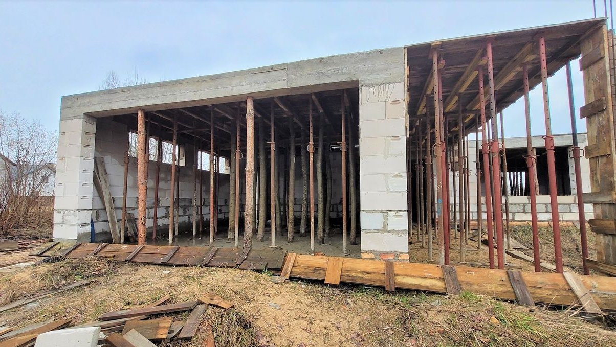 Dom w budowie, Ambrozja 3