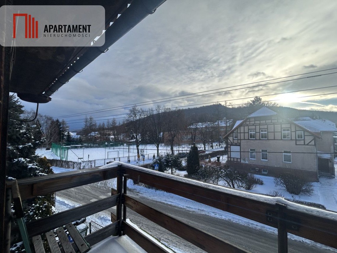 Piętro domu z ogrodem i widokiem na Karkonosze