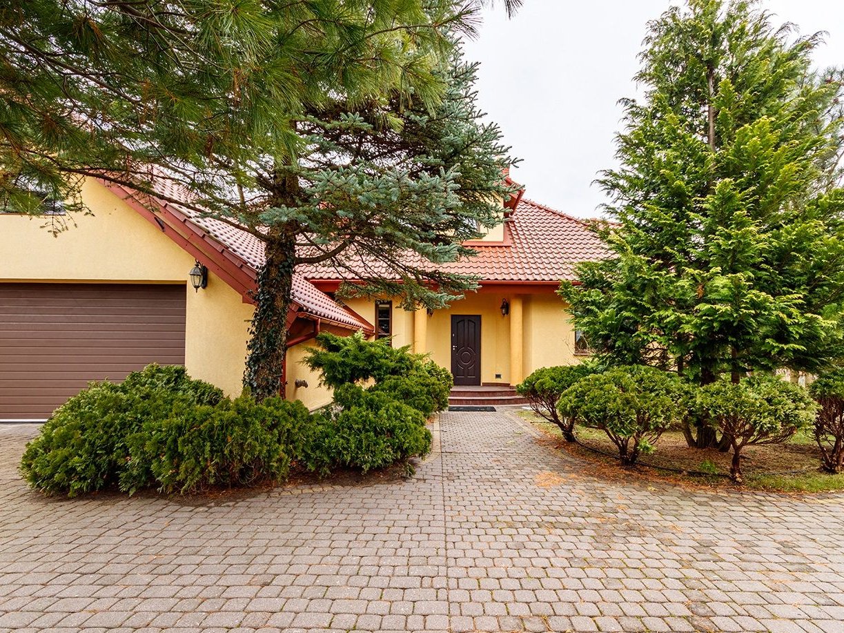 Piękny dom z garażem w okolicy Zalewu Zegrzyńskiego