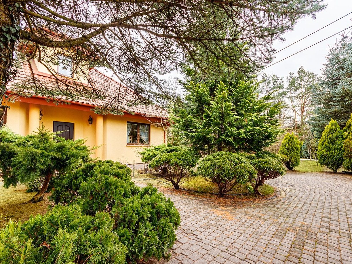 Piękny dom z garażem w okolicy Zalewu Zegrzyńskiego