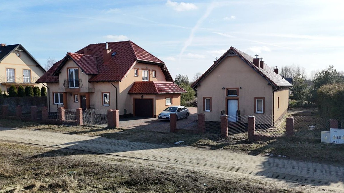 Duży dom z budynkiem usługowym. 5 dużych pokoi, 2 łazienki