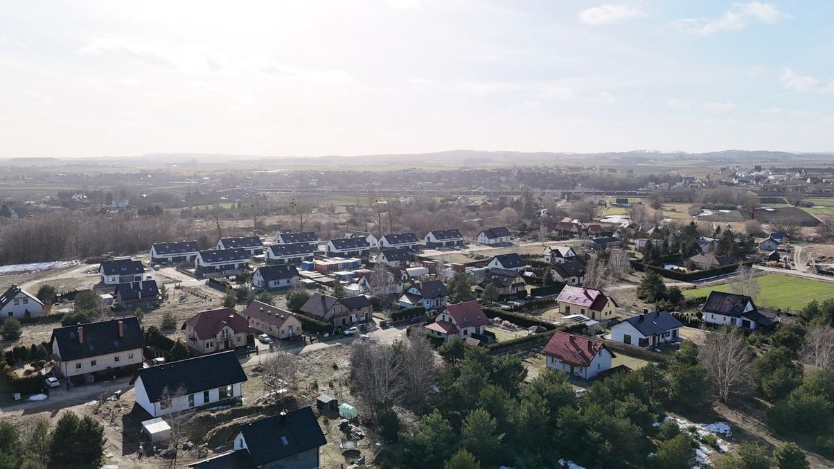Duży dom z budynkiem usługowym. 5 dużych pokoi, 2 łazienki