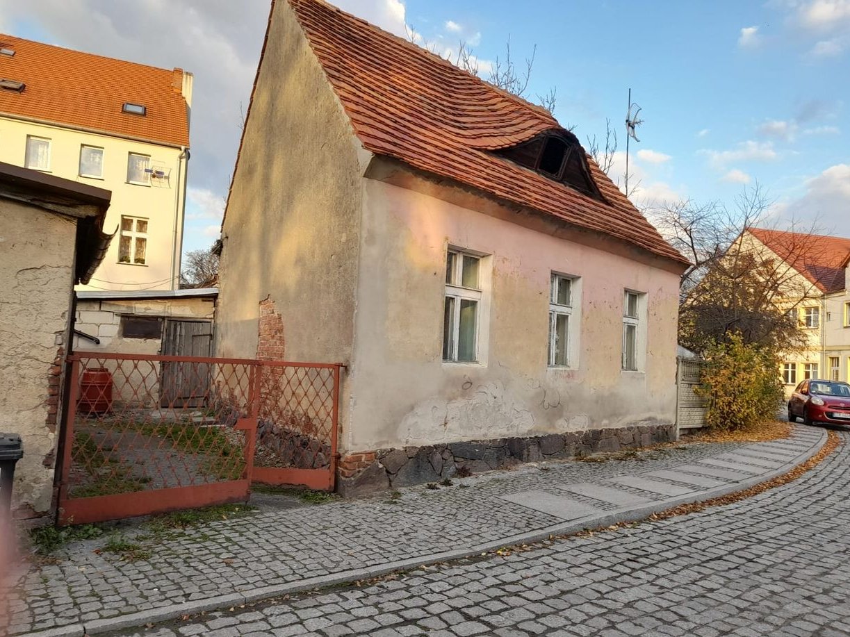 Przytulny dom z działką w spokojnej okolicy