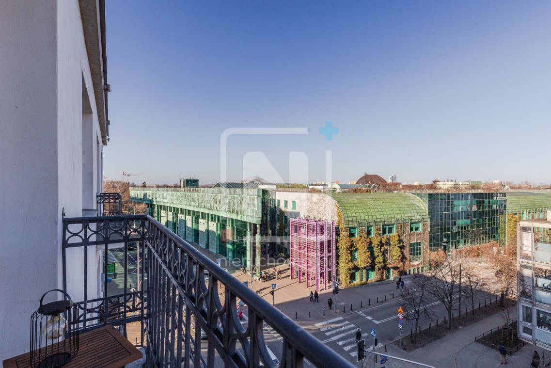 Powiśle Dobra 53 Kamienica dwa balkony