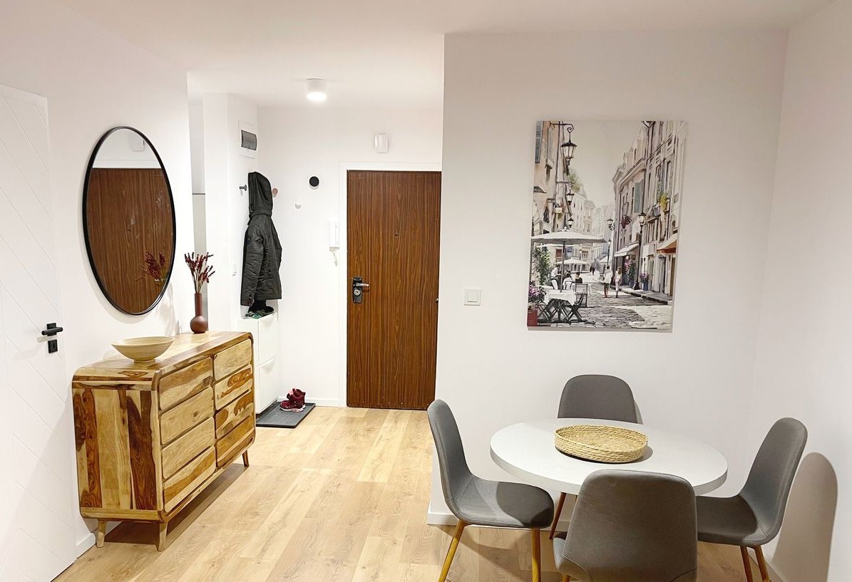 Słoneczne, dwa pokoje przy metrze, balkon, piwnica, zieleń