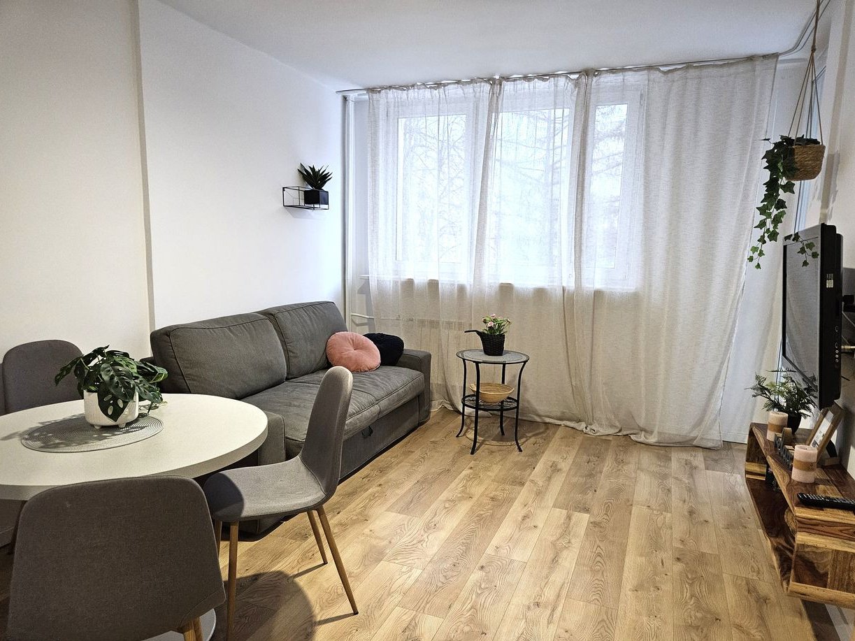 Słoneczne, dwa pokoje przy metrze, balkon, piwnica, zieleń