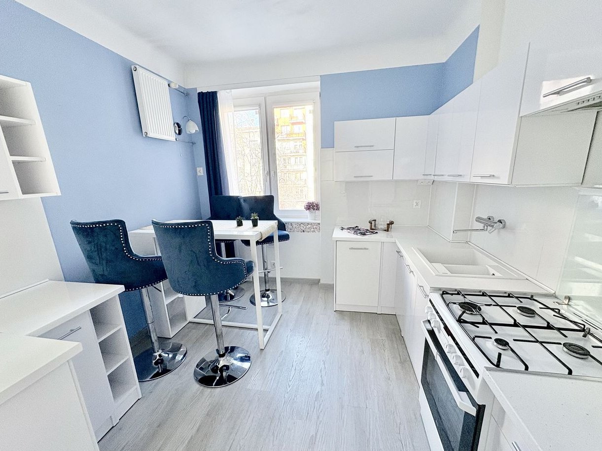 Bezpośrednio | 41 m2 | 100m do stacji metra | przestronna kawalerka