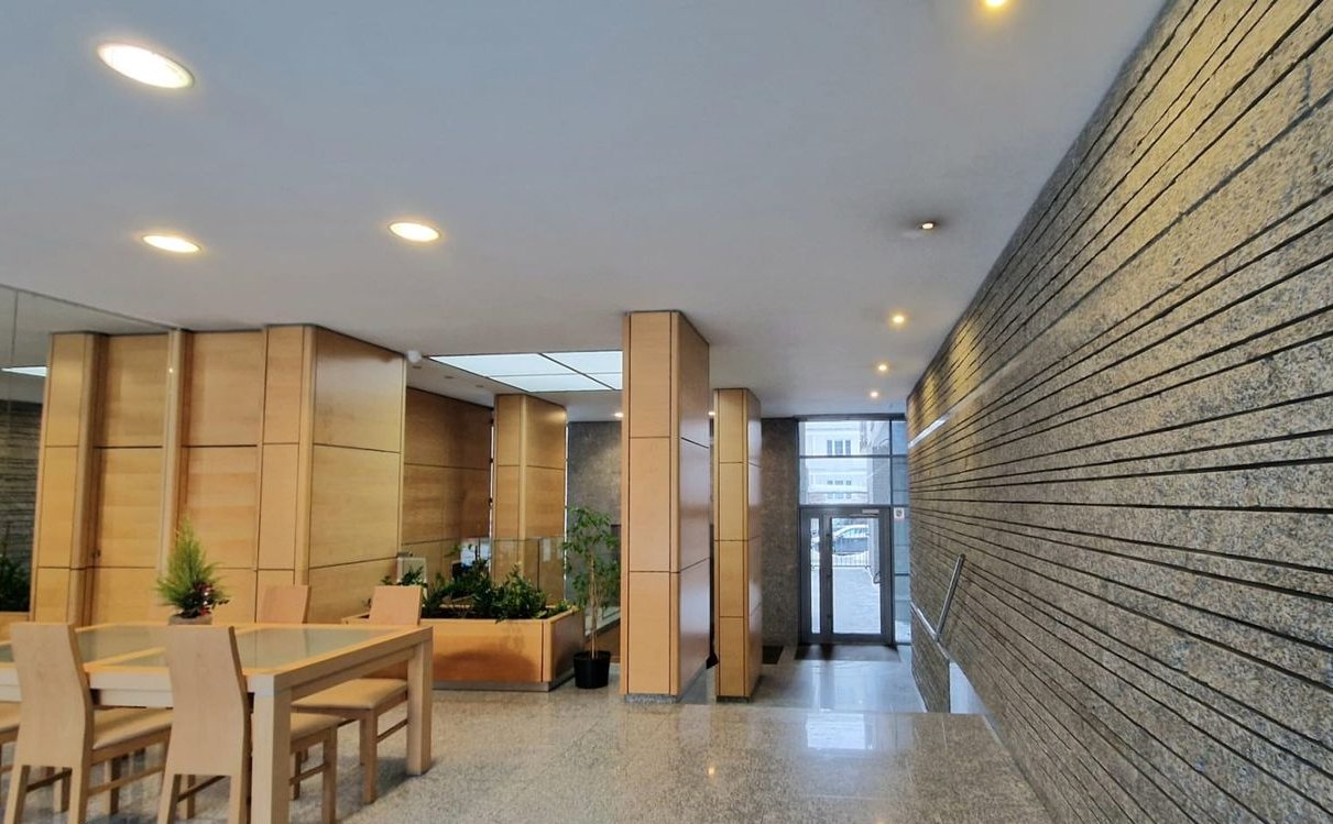 Ciche 2 pokoje z miejscem parkingowym przy metrze Wierzbno