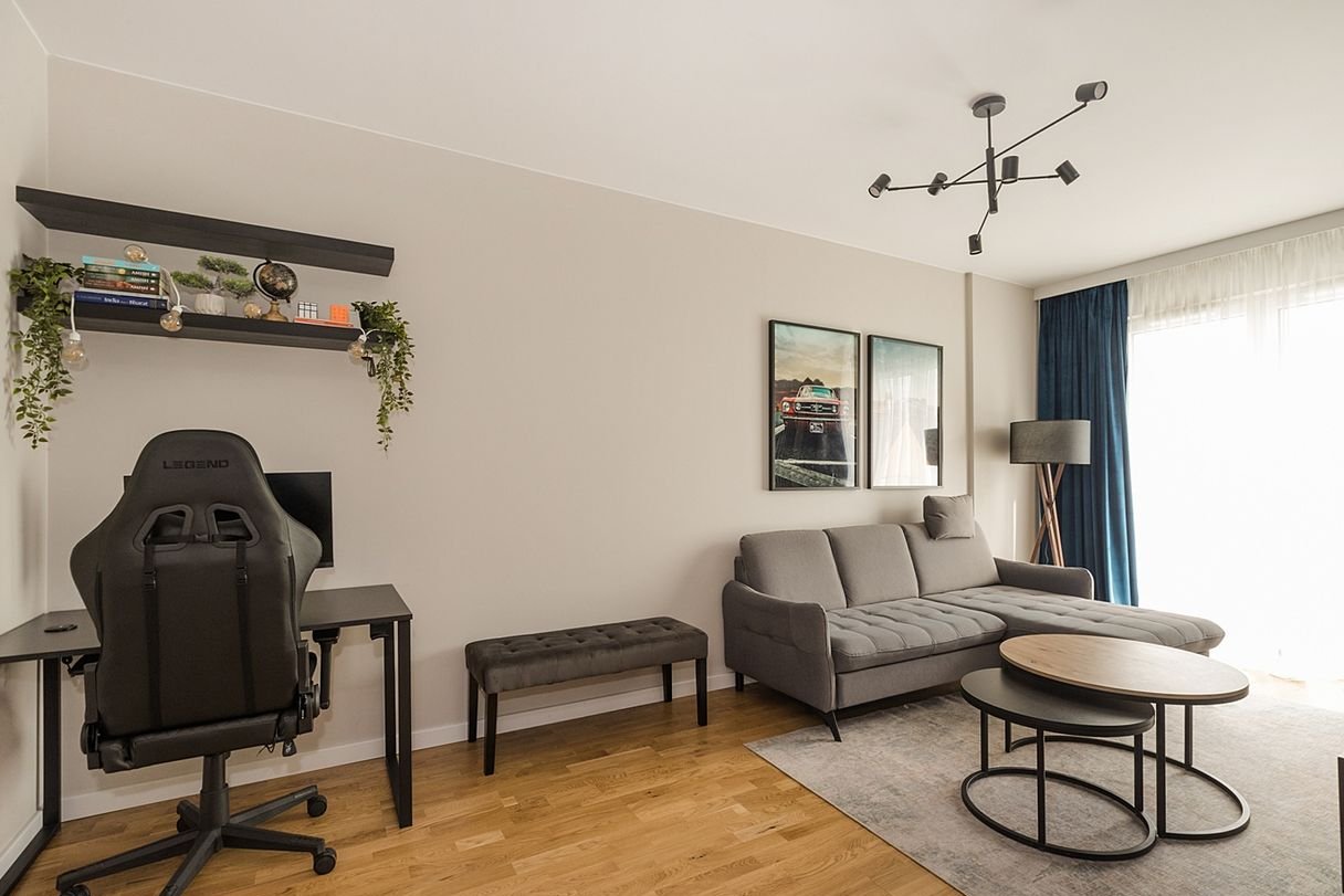 Dwa pokoje z oddzielną kuchnią na zamkniętym osiedlu - do wprowadzenia