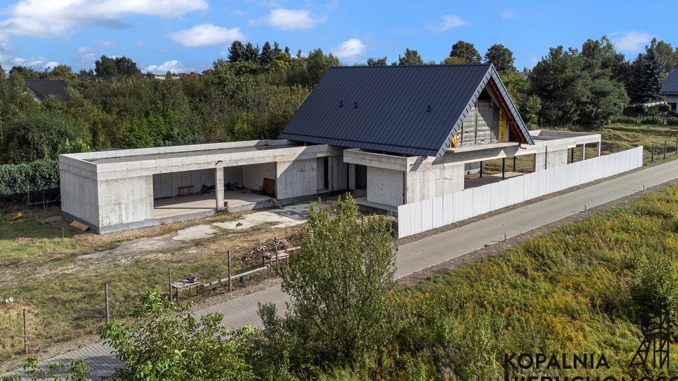 Jednorodzinny dom w stanie surowym otwartym