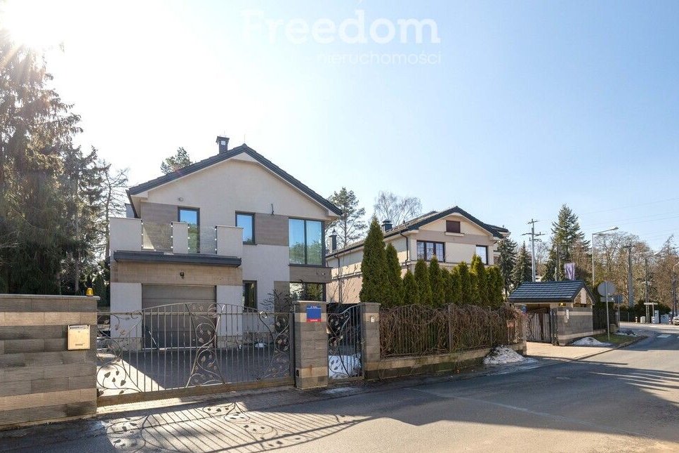 Dom z basenem w Łomiankach, 5 pokoi, działka 799m2