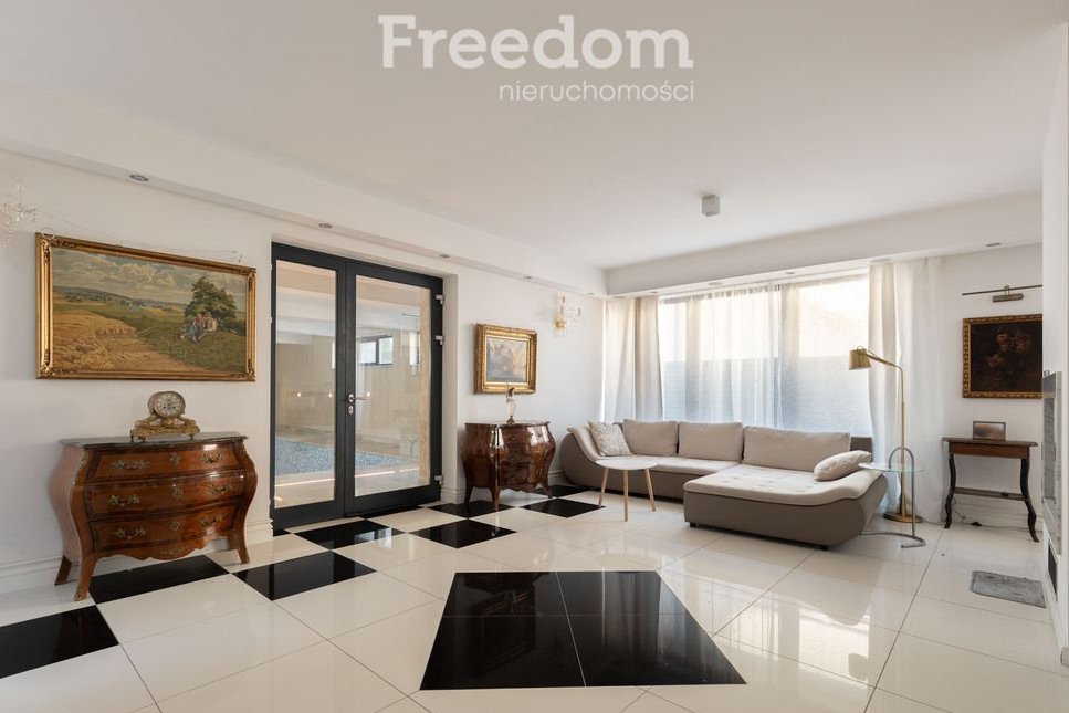 Dom z basenem w Łomiankach, 5 pokoi, działka 799m2